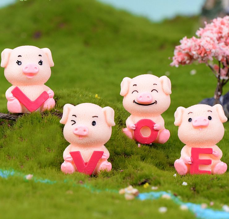 Cartoon Resin Love Pig Doll Toys Fairy Garden Decoration Miniture Fairy Garden Accessories Supplies Pot Bonsai Moss Fairy Garden Micro Landscape Miniature Garden Terrariums Fairy Garden Figurine Kits Items Auto Interior Decoration